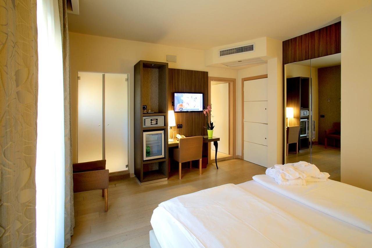 Hotel Galvani Torri Del Benaco Exteriör bild
