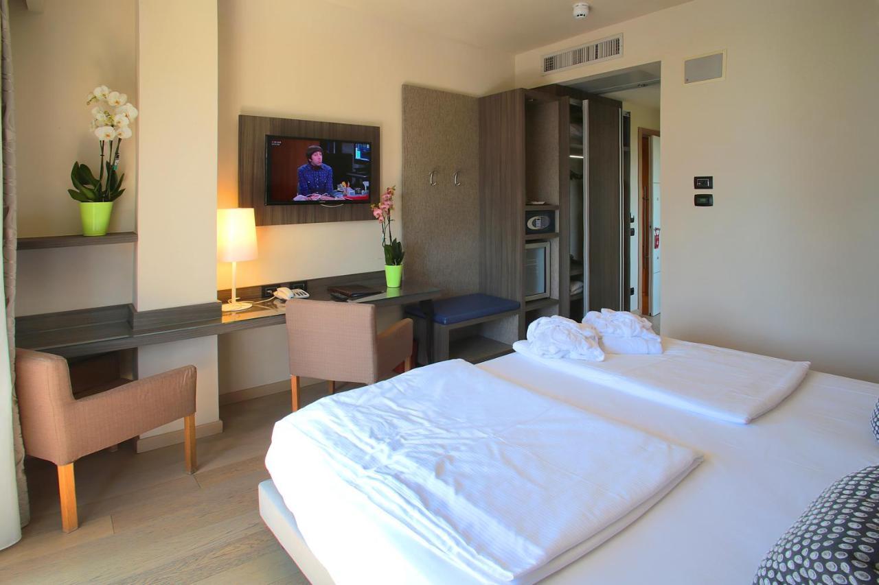 Hotel Galvani Torri Del Benaco Exteriör bild
