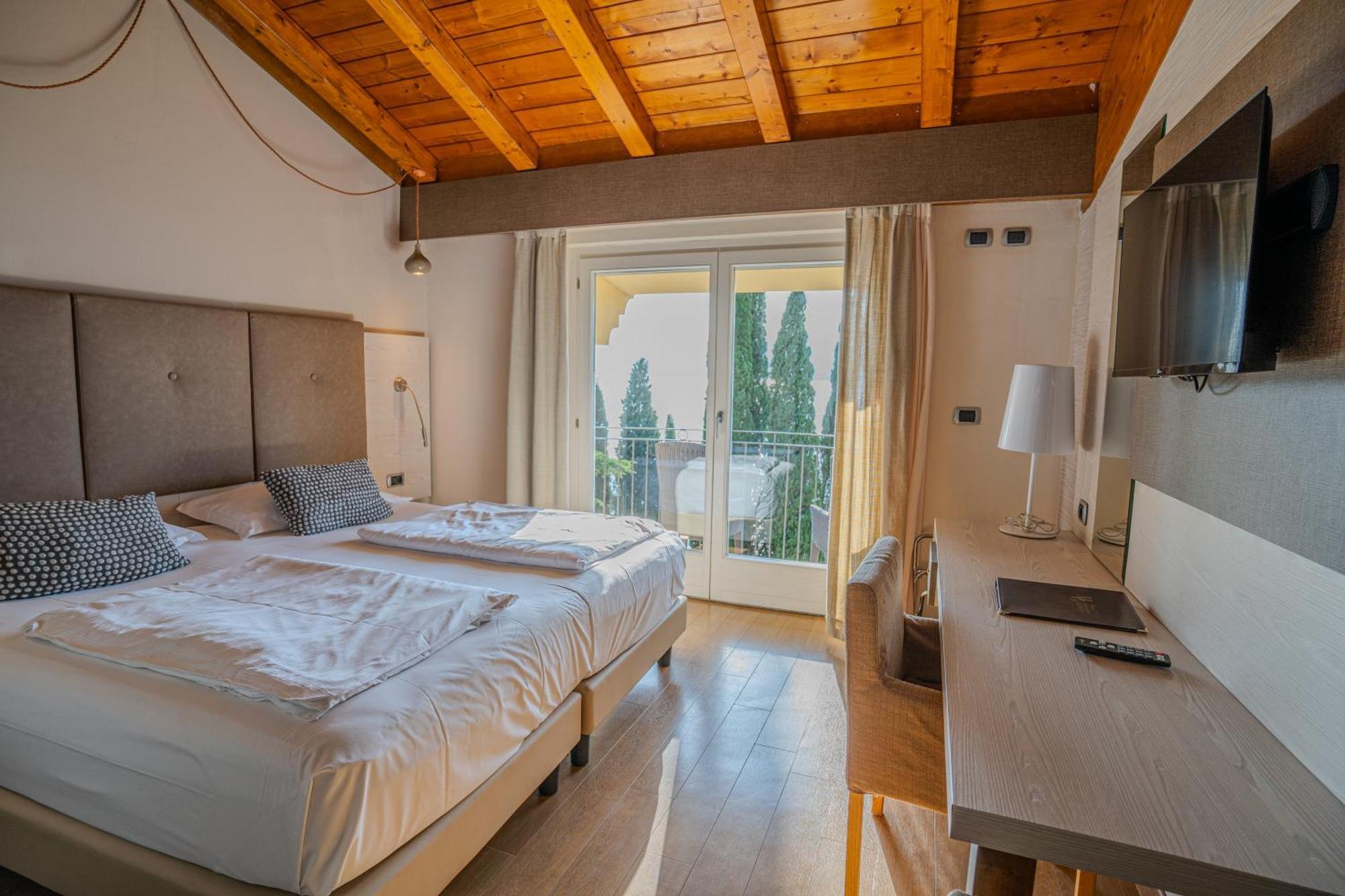 Hotel Galvani Torri Del Benaco Exteriör bild