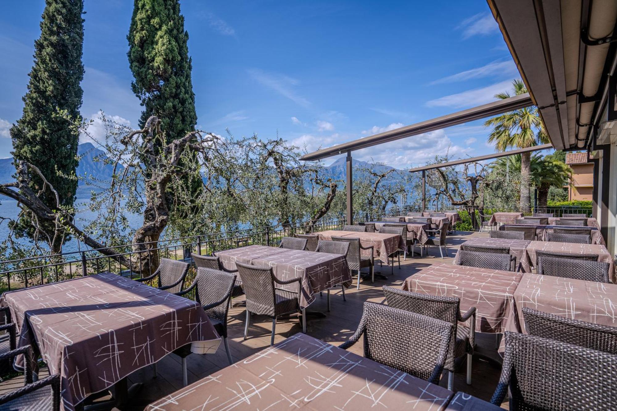 Hotel Galvani Torri Del Benaco Exteriör bild