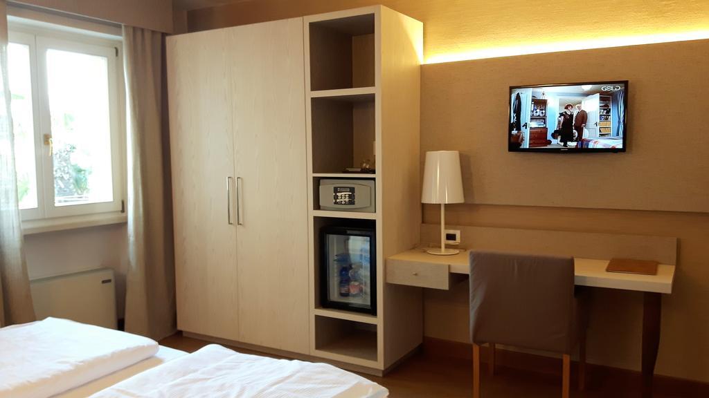 Hotel Galvani Torri Del Benaco Exteriör bild