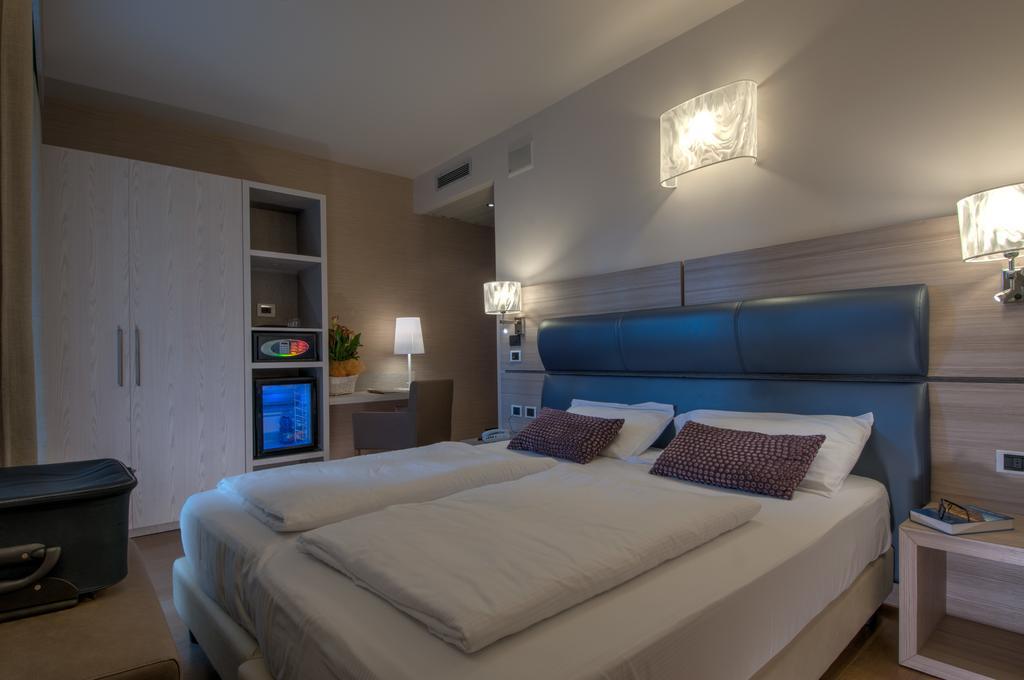 Hotel Galvani Torri Del Benaco Exteriör bild