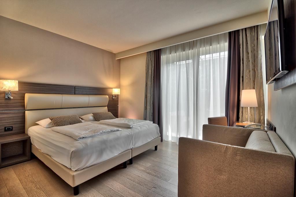 Hotel Galvani Torri Del Benaco Exteriör bild