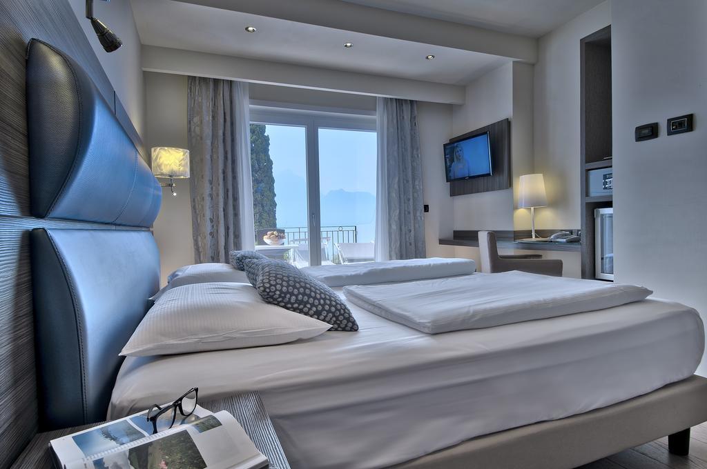 Hotel Galvani Torri Del Benaco Exteriör bild